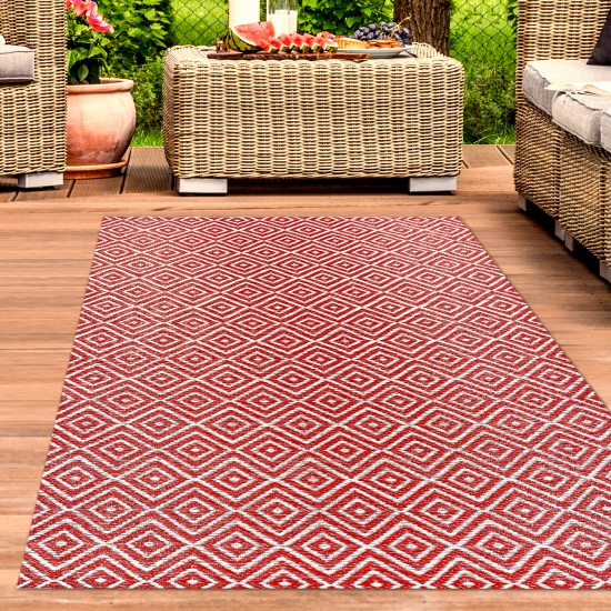 Outdoor-Teppich mit exotischem Ethno-Design in rot weiß