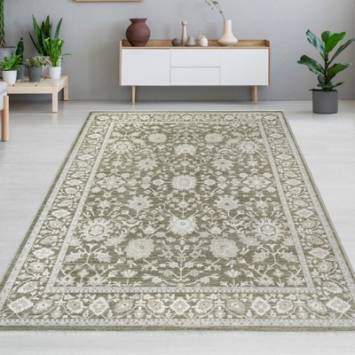 Teppich mit klassischem Ornamentmuster in heller Farbgestaltung