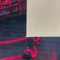 Preview: Epischer bedruckter Gaming-Teppich mit Konsole und Joysticks in elegantem Schwarz und leuchtendem Rot