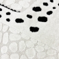 Preview: Kinderzimmer Teppich Spielzimmer glückliche Giraffe weich in beige creme schwarz