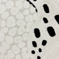 Preview: Kinderzimmer Teppich Spielzimmer glückliche Giraffe weich in beige creme schwarz