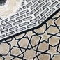 Preview: Moderner Gebetsteppich mit Kaaba-Motiv und geometrischem Design