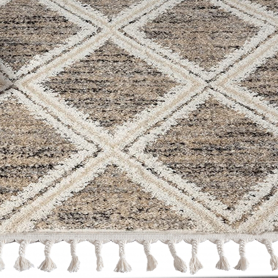 Orientalischer Teppich mit schönem Rautenmuster in creme