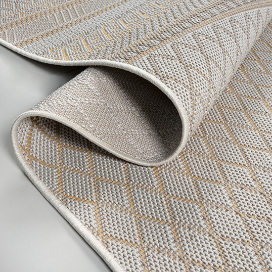 Moderner In- & Outdoorteppich – Ethno-Design mit geometrischem Muster in Beige-Gelb
