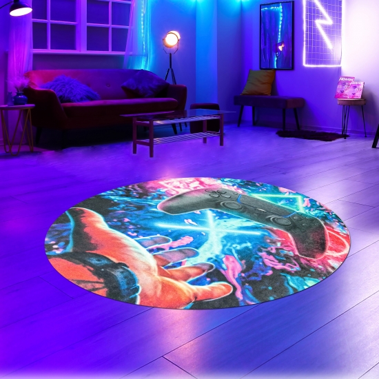 Auffälliger Gaming-Teppich mit lebendig-bunten neon-farbigen Symbolen und schwebendem Controller