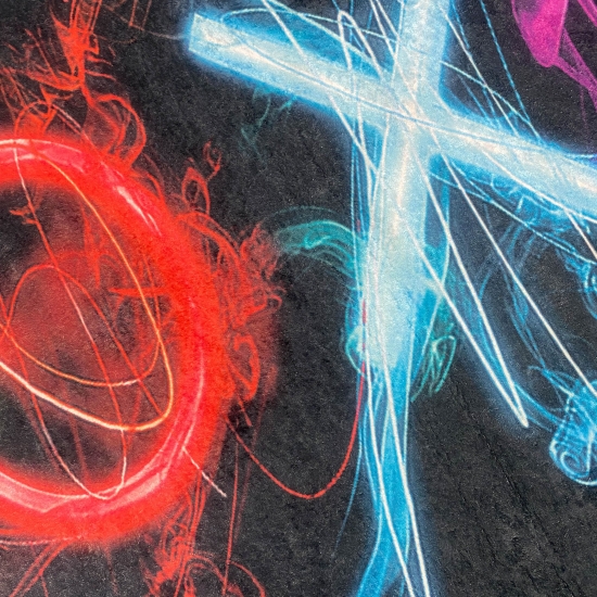 Gaming-Teppich mit lebendigen Neon-Farben und ikonischen Symbolen