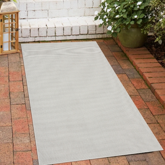 Klassischer Teppich für drinnen & draußen schlicht in creme