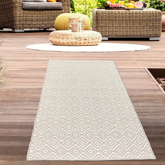 Stilvoller Outdoor-Teppich mit klassischem Rautenmuster in beige