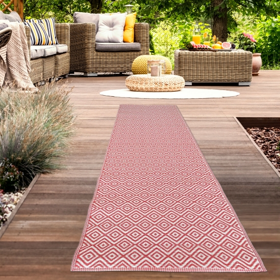 Outdoor-Teppich mit exotischem Ethno-Design in rot weiß