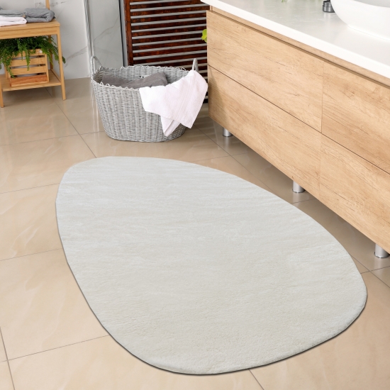 Ovaler Badezimmer Teppich – schön weich – in creme