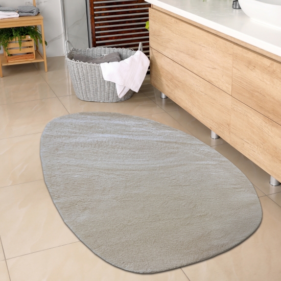 Ovaler Badezimmer Teppich – pflegleicht – in beige
