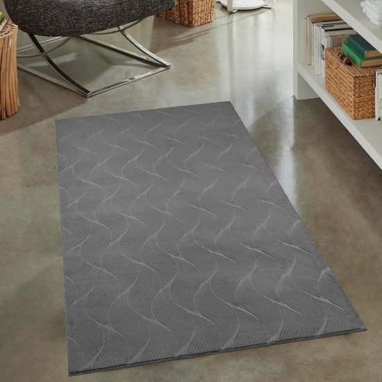 Schöner warmer Teppich mit elegantem Wellenmuster in anthrazit
