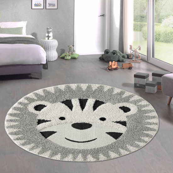 Flauschiger Spielteppich mit lächelndem Panda Bär in creme