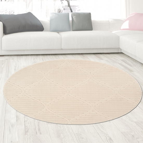 Weicher Wohnzimmerteppich mit niedrigflor und marokkanischem Muster in Beige