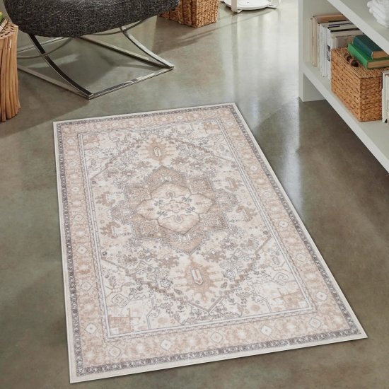 Warm-gemütlicher Kurzflorteppich Orientdesign verziert beige