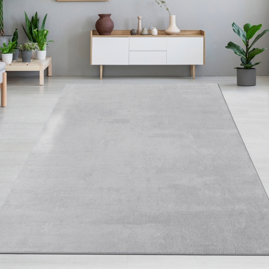 Moderner Teppich silber samtig weich pflegeleicht mit glamourösem Schimmer
