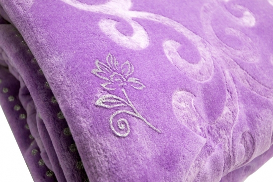 Tagesdecke Bettüberwurf Decke mit Ornamenten in lila silber