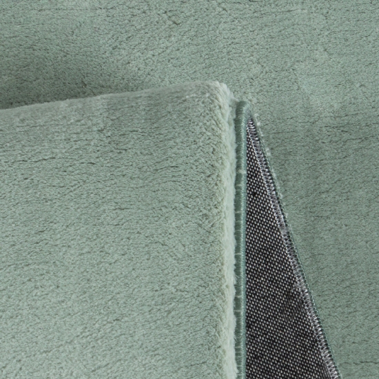 Moderner Unidesign Teppich flauschig warm in grün
