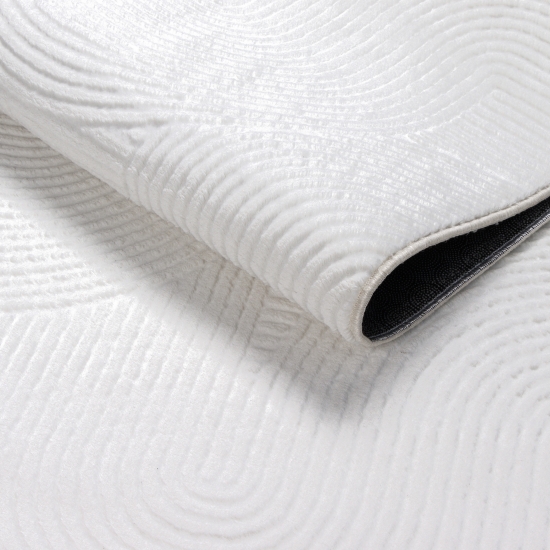 Schöner warmer Teppich mit elegantem Linienmuster in weiß