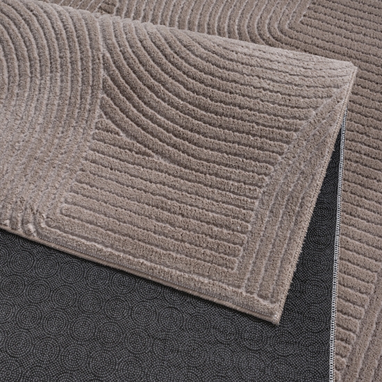 Teppich Taupe mit modernem Bogenmuster und strukturierter Oberfläche