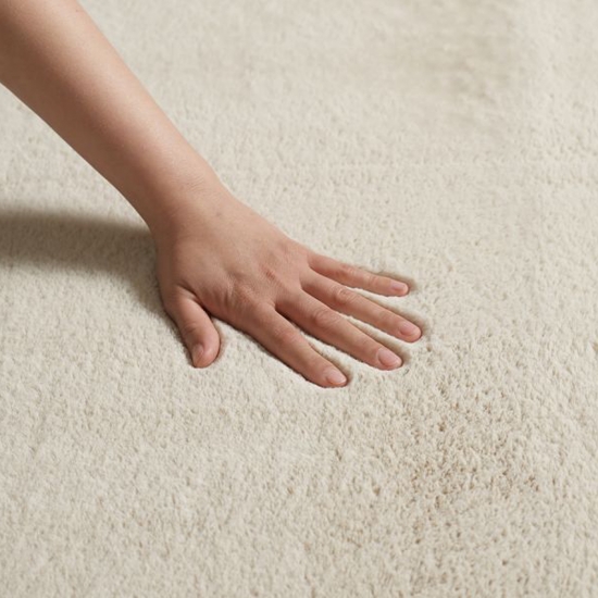 Unifarbener Wohnzimmerteppich pflegeleicht strapazierfähig in beige