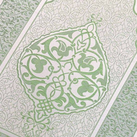 Preview: Gebetsteppich aus Taftstoff mit Tesbih und Geschenkbox hochwertig grün 65 x 110 cm