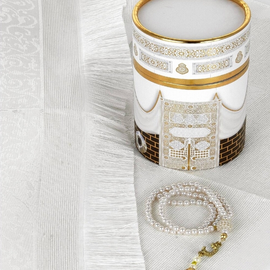 Preview: Gebetsteppich Taftstoff mit Geschenkbox weiß 65 x 110 cm