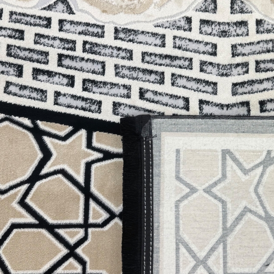 Moderner Gebetsteppich mit Kaaba-Motiv und geometrischem Design