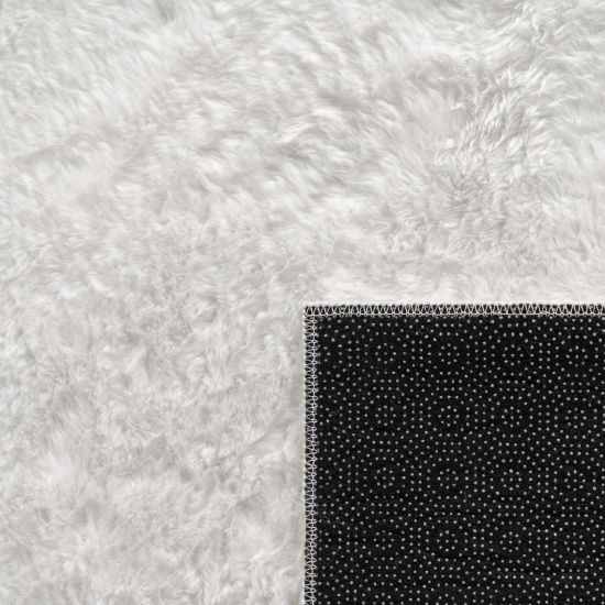 Teppich weiß Hasenfell-Optik elegant weich mit feinem Schimmer modern