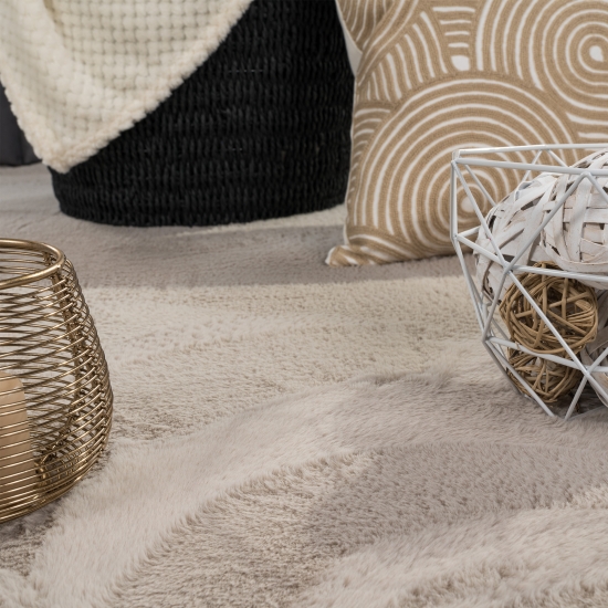 Teppich beige Hasenfell-Optik elegant weich mit feinem Schimmer modern