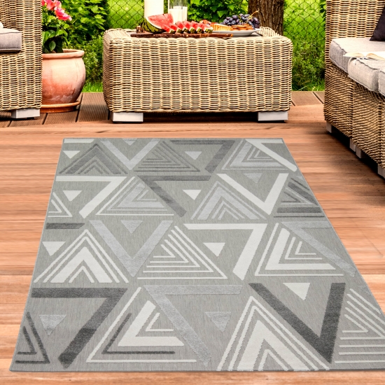 In- & Outdoor Sisalteppich mit abstraktem Dreiecksmuster in creme grau