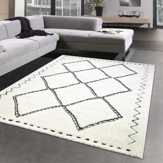 Moderner flauschiger Teppich mit geometrischem Muster
