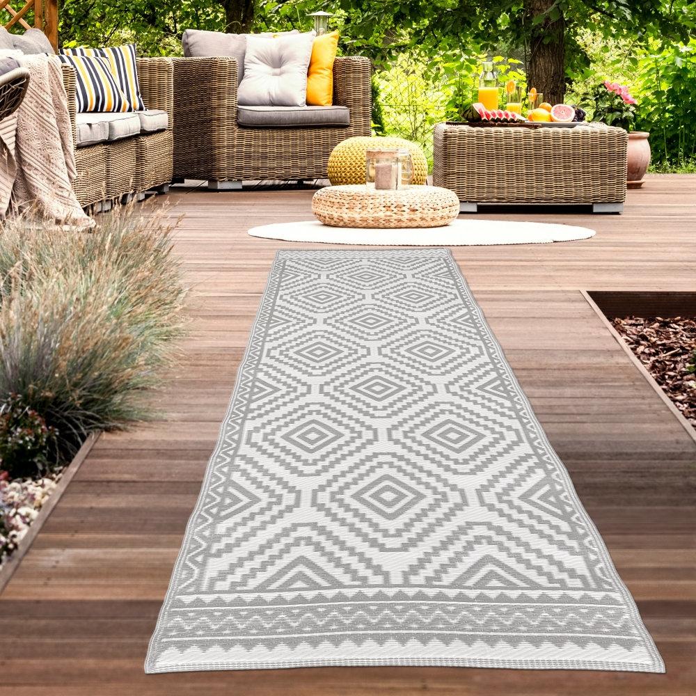 Recyclebar Outdoor-Teppich mit Azteken-Muster in grau