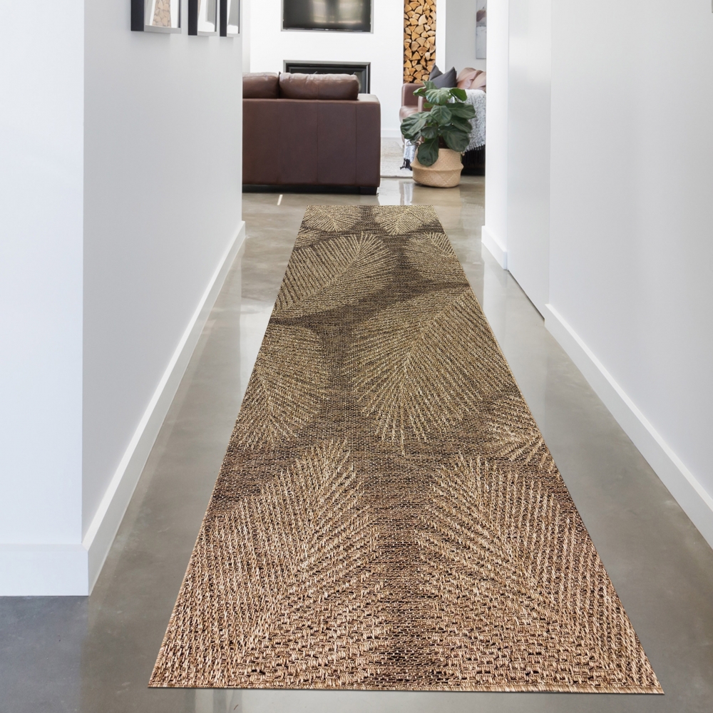 Stilvoller In- und Outdoorteppich im tropischen Blättermuster in Beige Braun