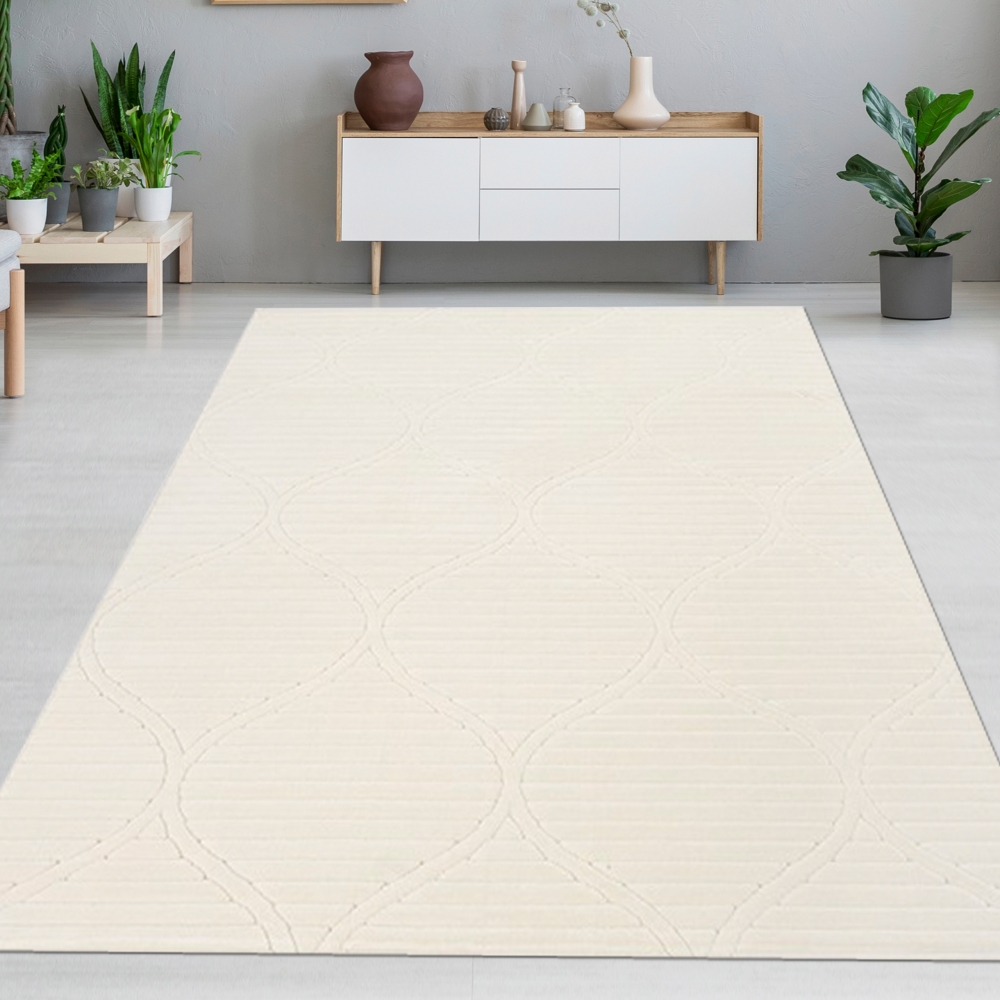 Weicher Wohnzimmerteppich mit niedrigflor und marokkanischem Muster in Creme