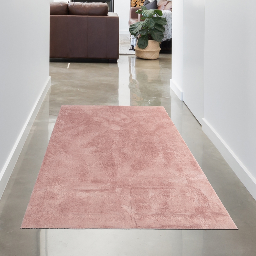 Teppich rosa Hasenfell-Optik elegant weich mit feinem Schimmer modern