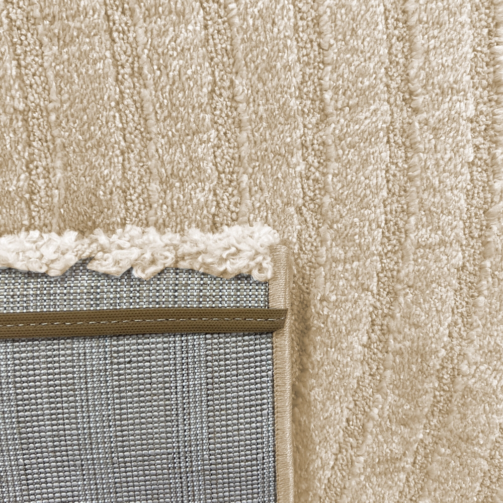 Moderner Teppich mit geschwungenem Muster in beige
