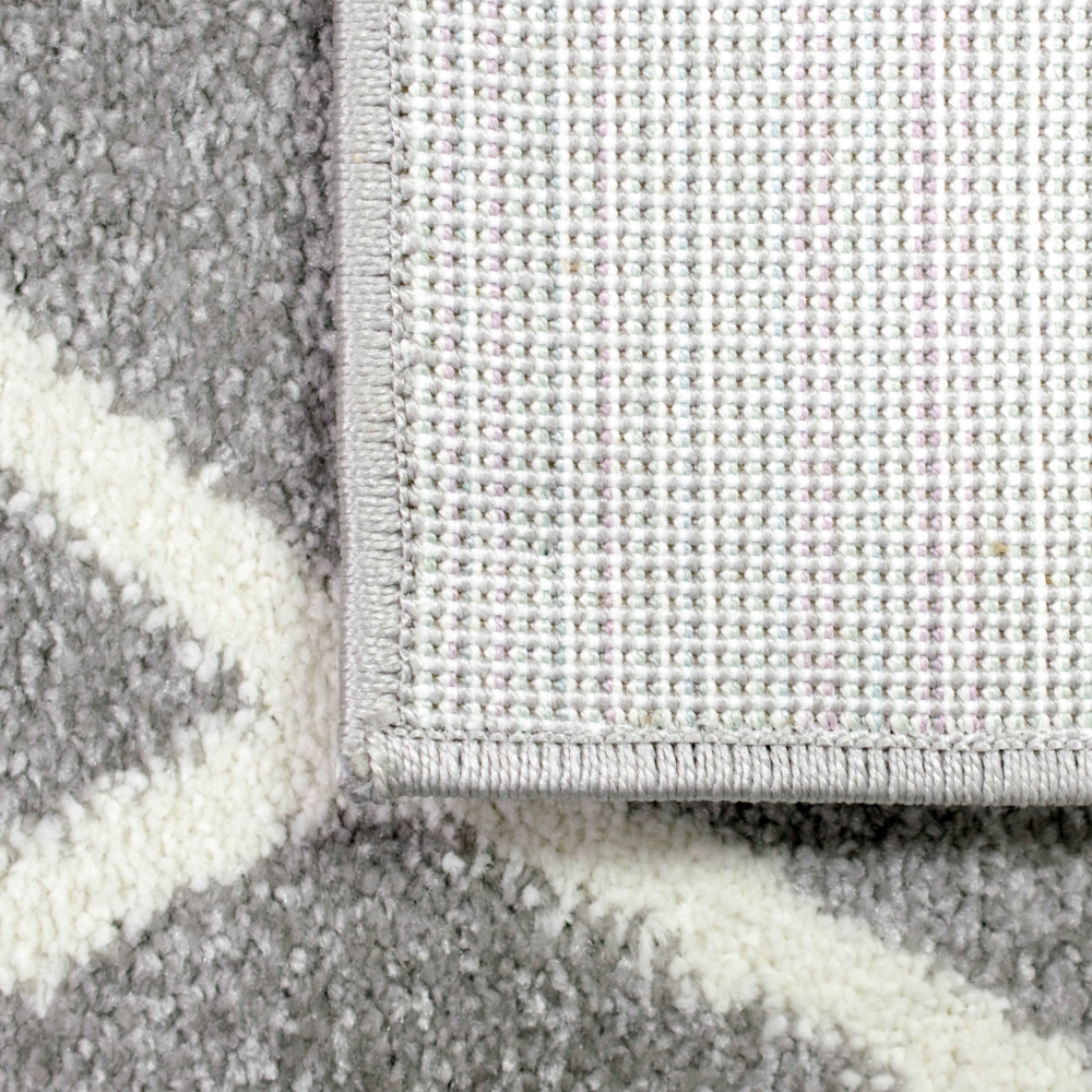 Skandinavischer Teppich Wohnzimmer Rautenmuster creme weiß grau pflegeleicht