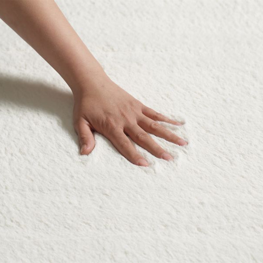Einfarbiger Wohnzimmerteppich pflegeleicht strapazierfähig in creme