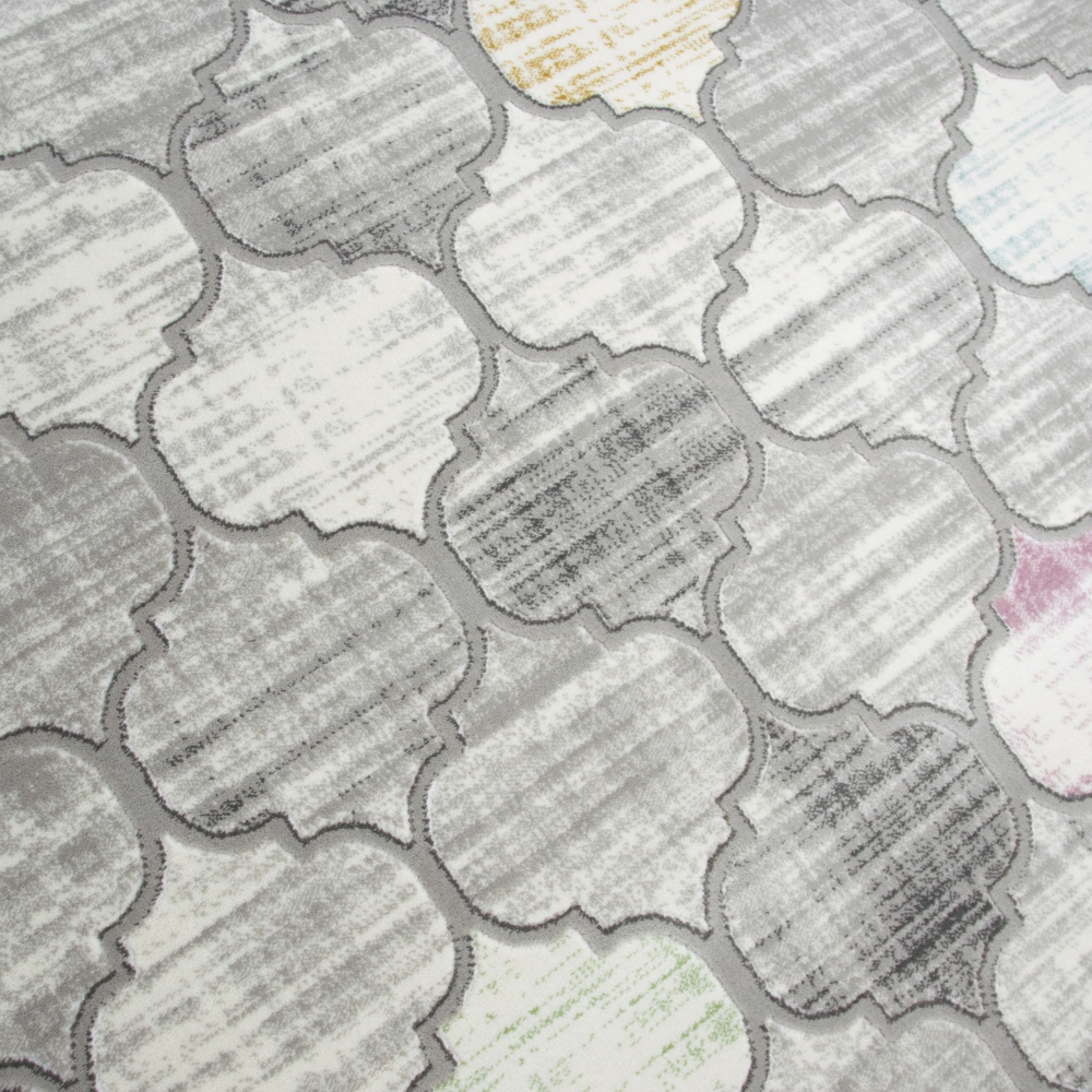 Designteppich mit marokkanischem Muster Grau mit farbigen Akzenten Designteppich mit marokkanischem Muster Grau mit farbigen Akzenten
