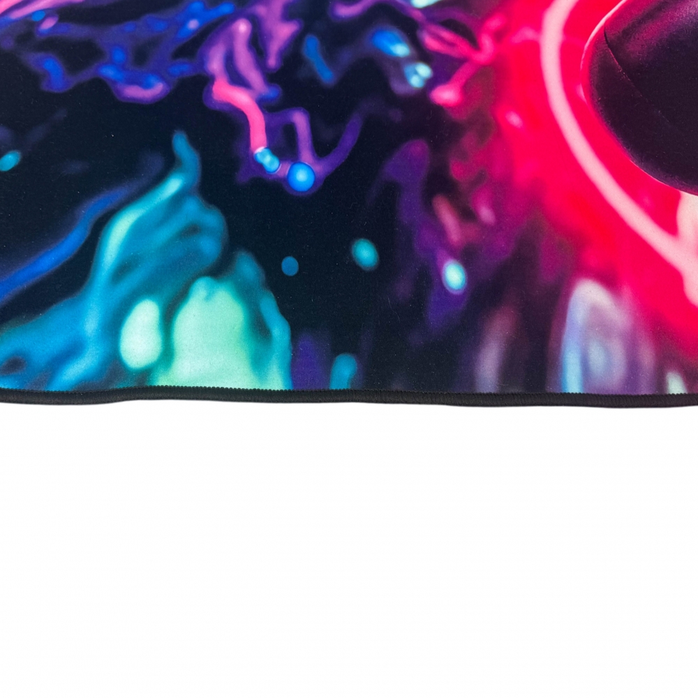 Auffälliger Gaming-Teppich mit lebendig-bunten neon-farbigen Symbolen und schwebendem Controller