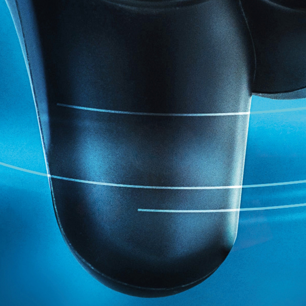 Fesselnder Gaming-Teppich mit lebendigen Neon-Farben und ikonischen Symbolen auf schwarzem Hintergrund