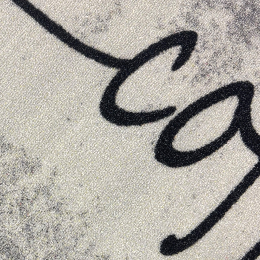 Grafischer Küchenteppich Grau mit Coffee-Time-Typografie und Struktur